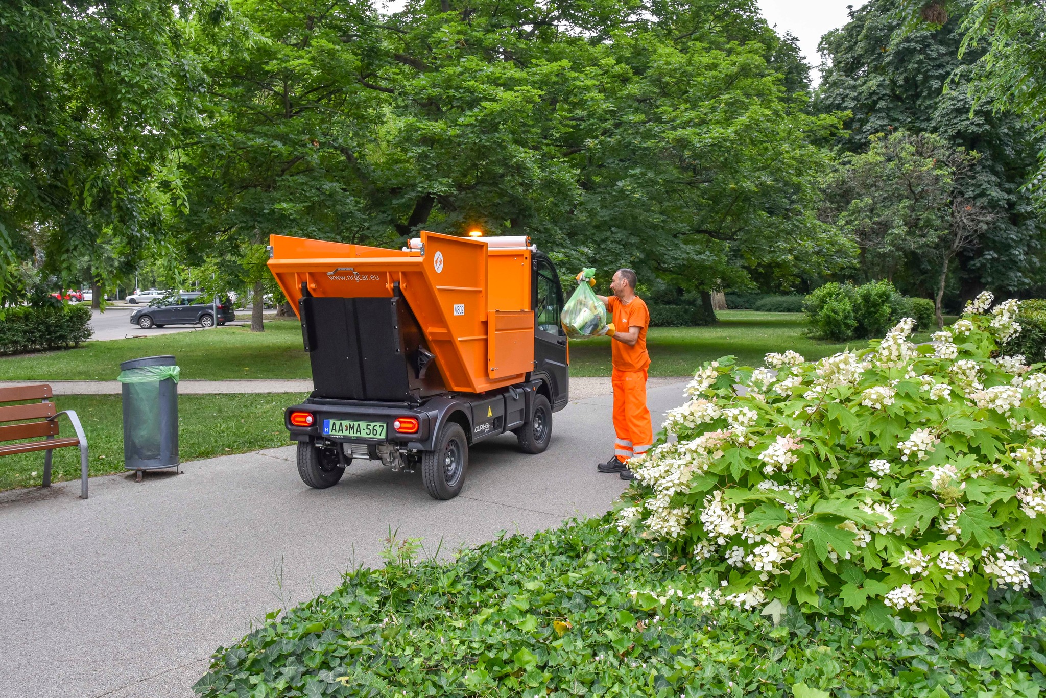 G4 avec benne de collecte de déchets