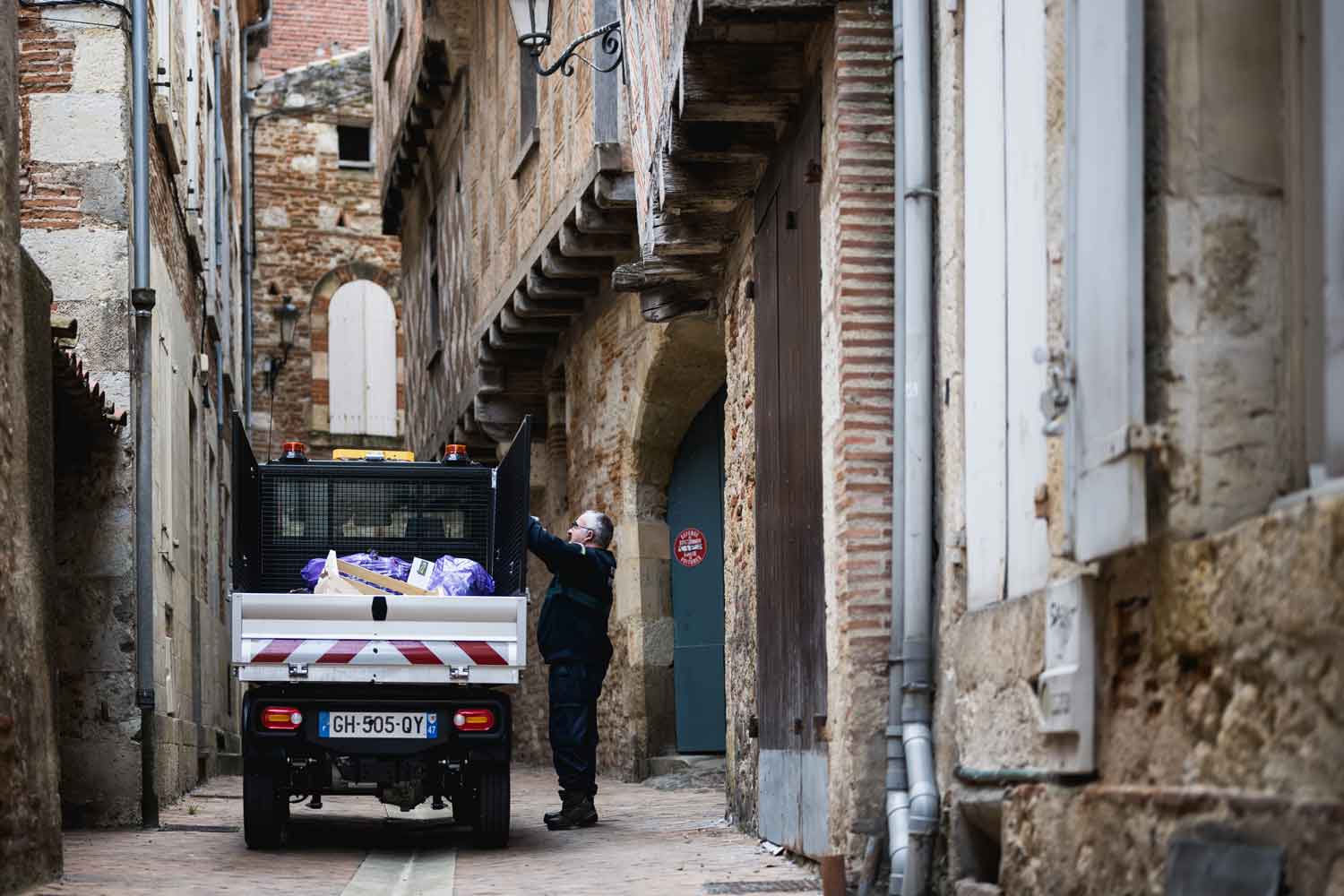 Goupil used for collecting waste in a narrow street