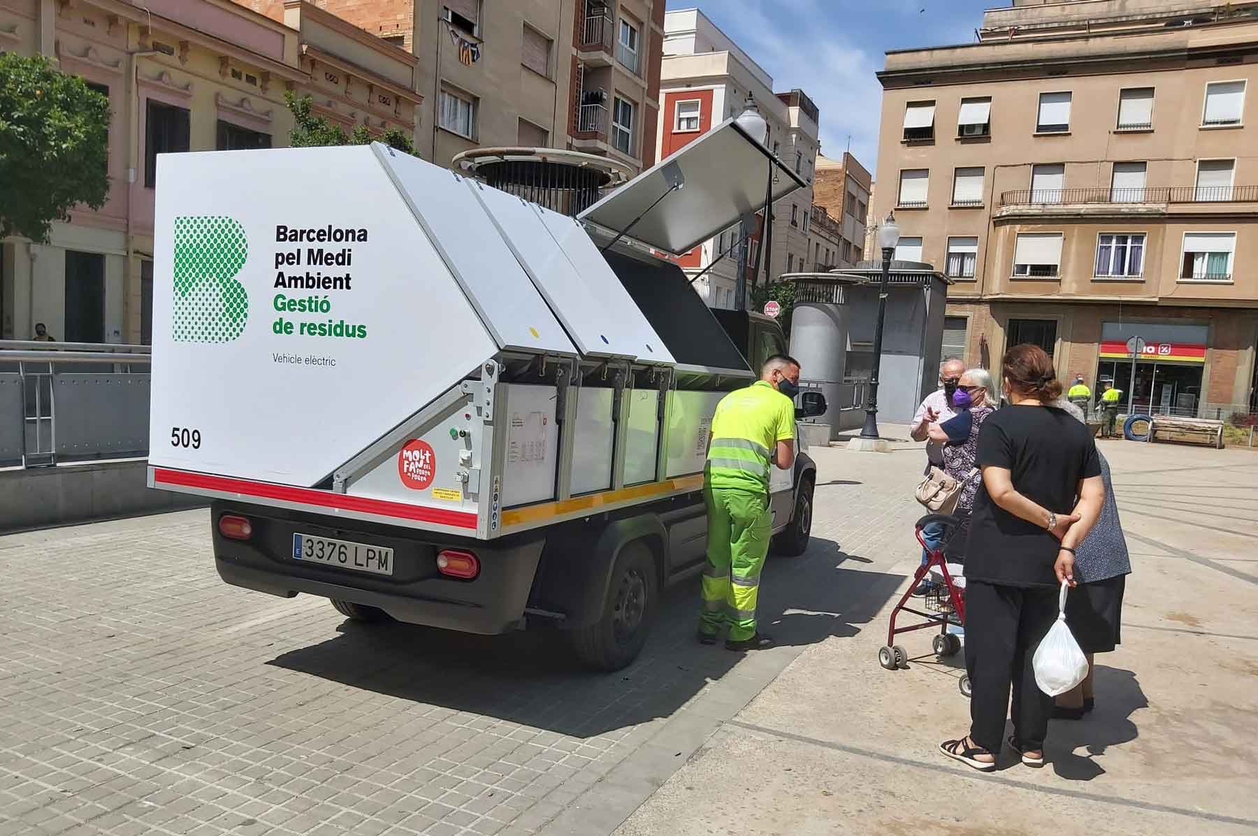 G6 aménagé en camion de tri sélectif à Barcelone